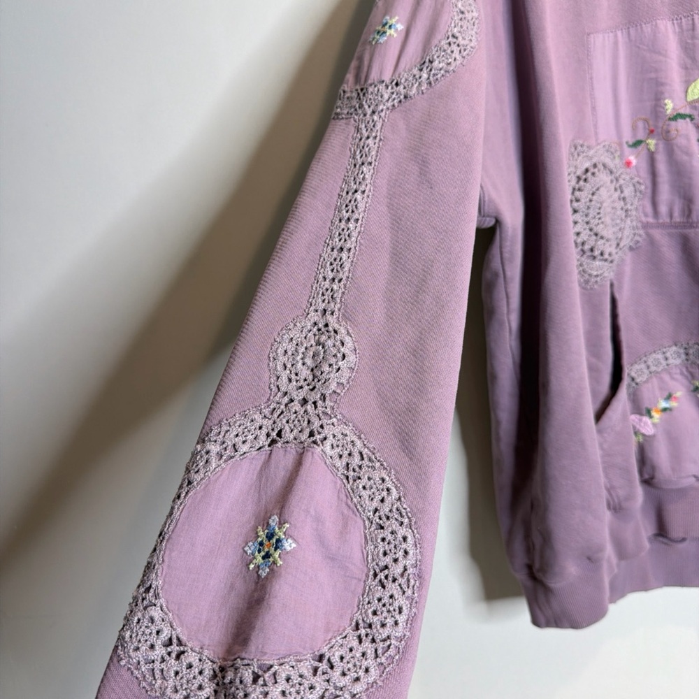 Free People Grams Attic Embroidered Vintage Crochet Sweatshirt Pullover Top - Picture 4 of 7